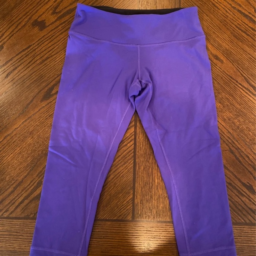 Lululemon reversible cropped leggings - purple and black size 8